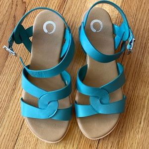 NWOT Jovi Journee Wedge Sandal